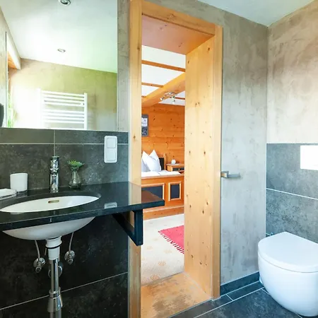 In Kirchberg Near Bus Lägenhet