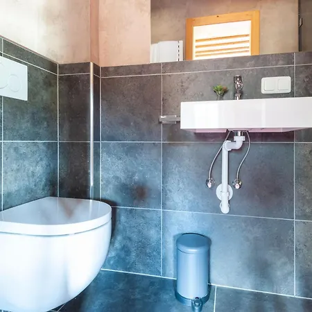 In Kirchberg Near Bus Lägenhet