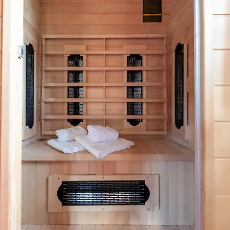 In Kirchberg Near Bus קירשברג אין טירול