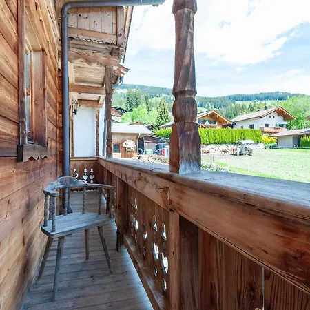 In Kirchberg Near Bus * קירשברג אין טירול