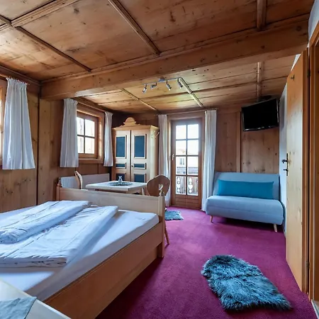 In Kirchberg Near Bus Lägenhet